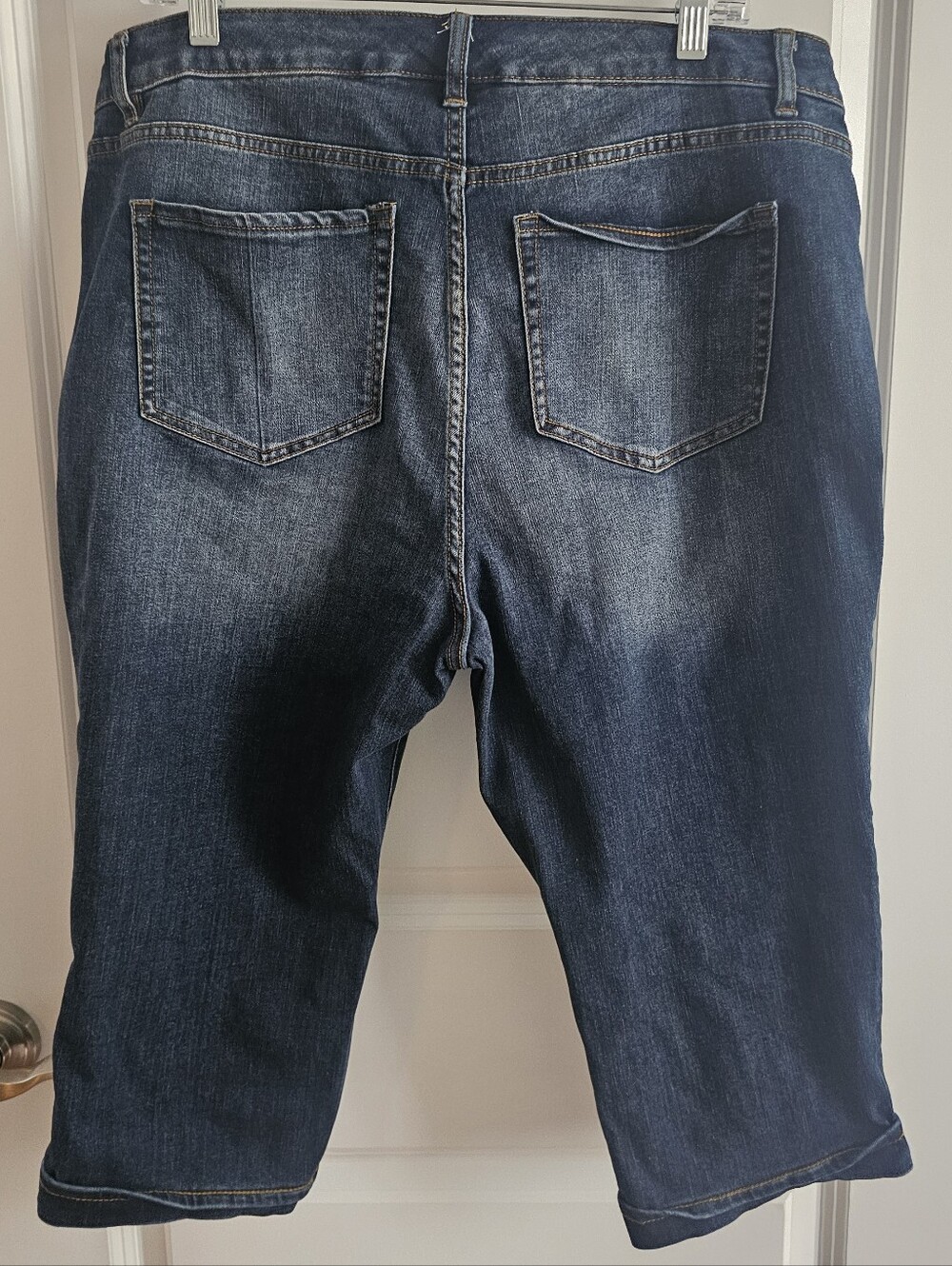 VENEZIA Womens Discontinued Medium/Dark Wash Denim Capri Pants